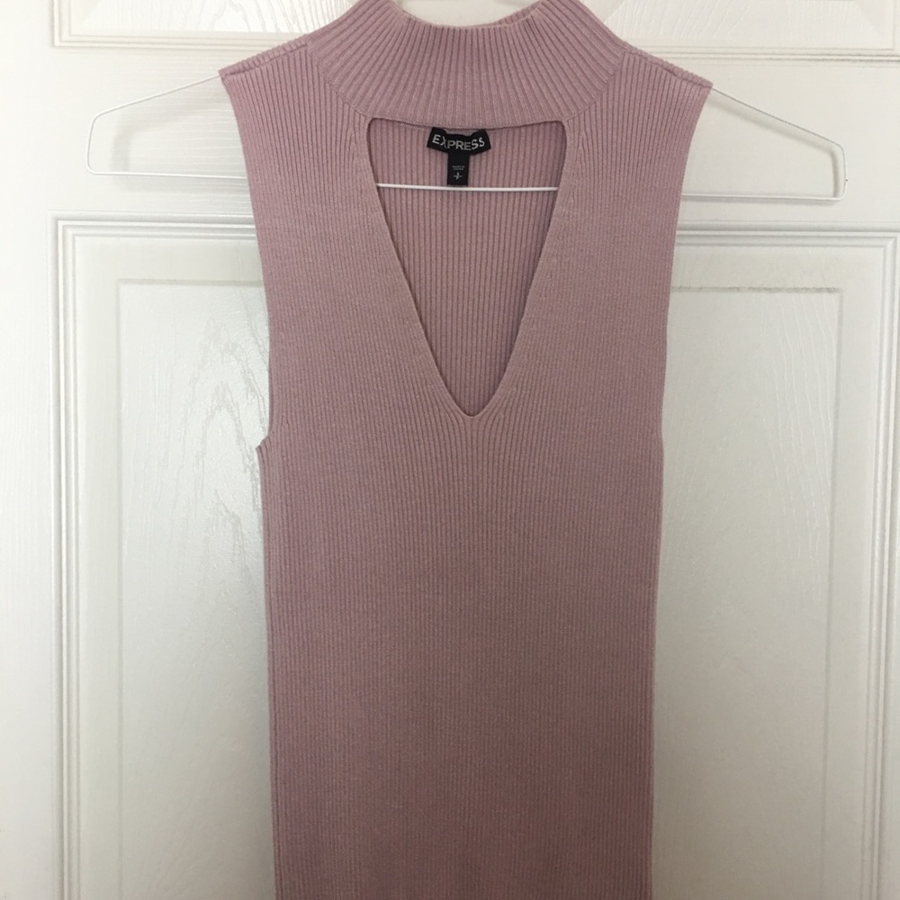 Express pink v neck tank seen on Jaclyn Hill